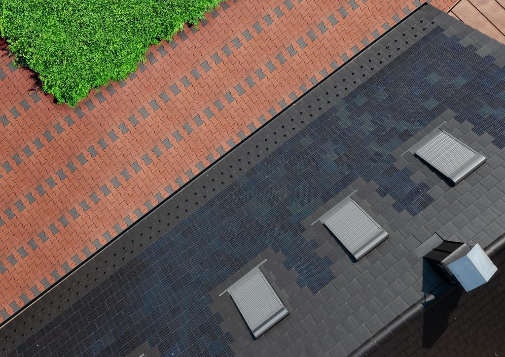 Terrán Classic bone piros térkő Generon tetőcseréppel