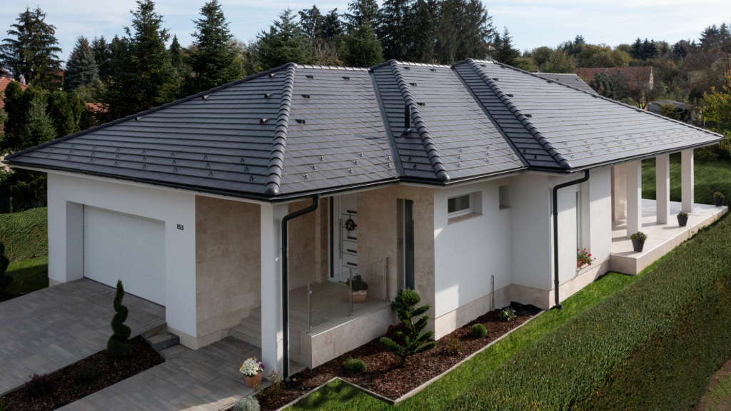 Zenit Carbon tetőcserép letisztult házon